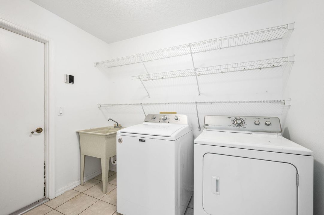 Activo con contrato: $374,900 (3 camas, 2 baños, 1637 Pies cuadrados)