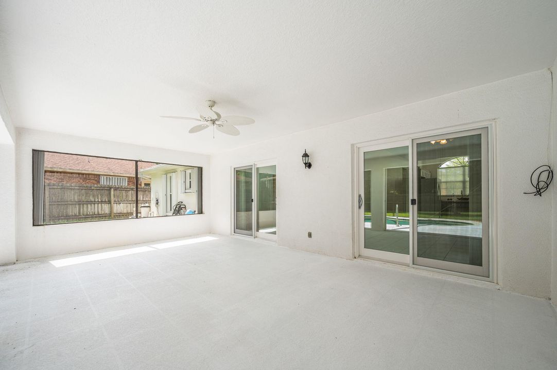 Activo con contrato: $374,900 (3 camas, 2 baños, 1637 Pies cuadrados)