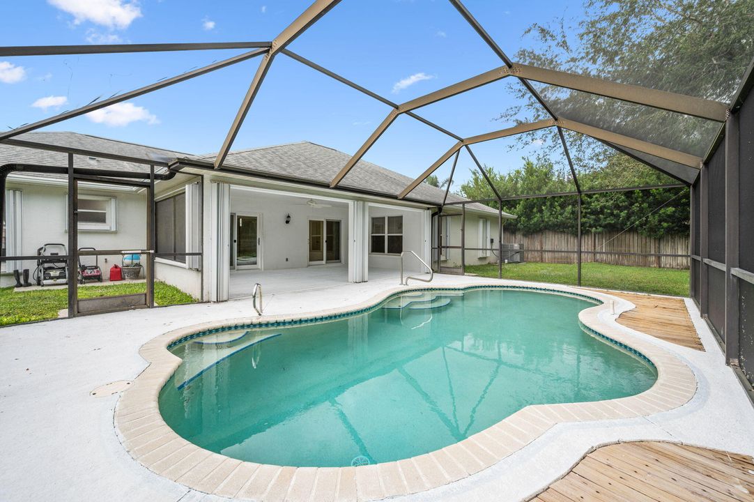 Activo con contrato: $374,900 (3 camas, 2 baños, 1637 Pies cuadrados)