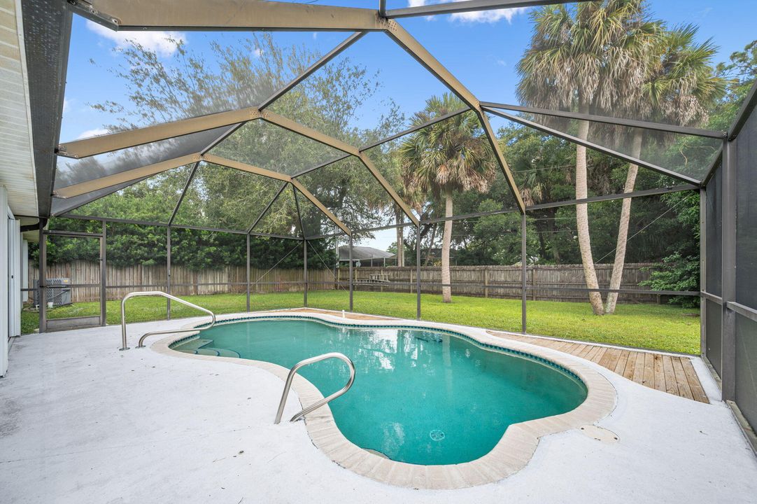 Activo con contrato: $374,900 (3 camas, 2 baños, 1637 Pies cuadrados)