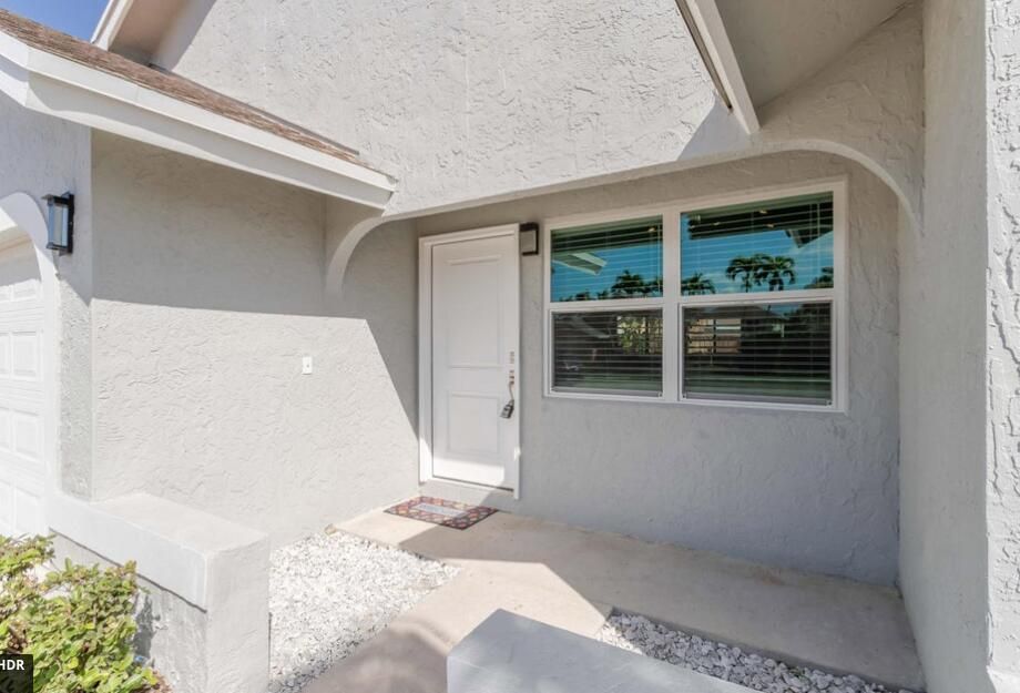 合同活跃: $4,250 (4 贝兹, 2 浴室, 1622 平方英尺)