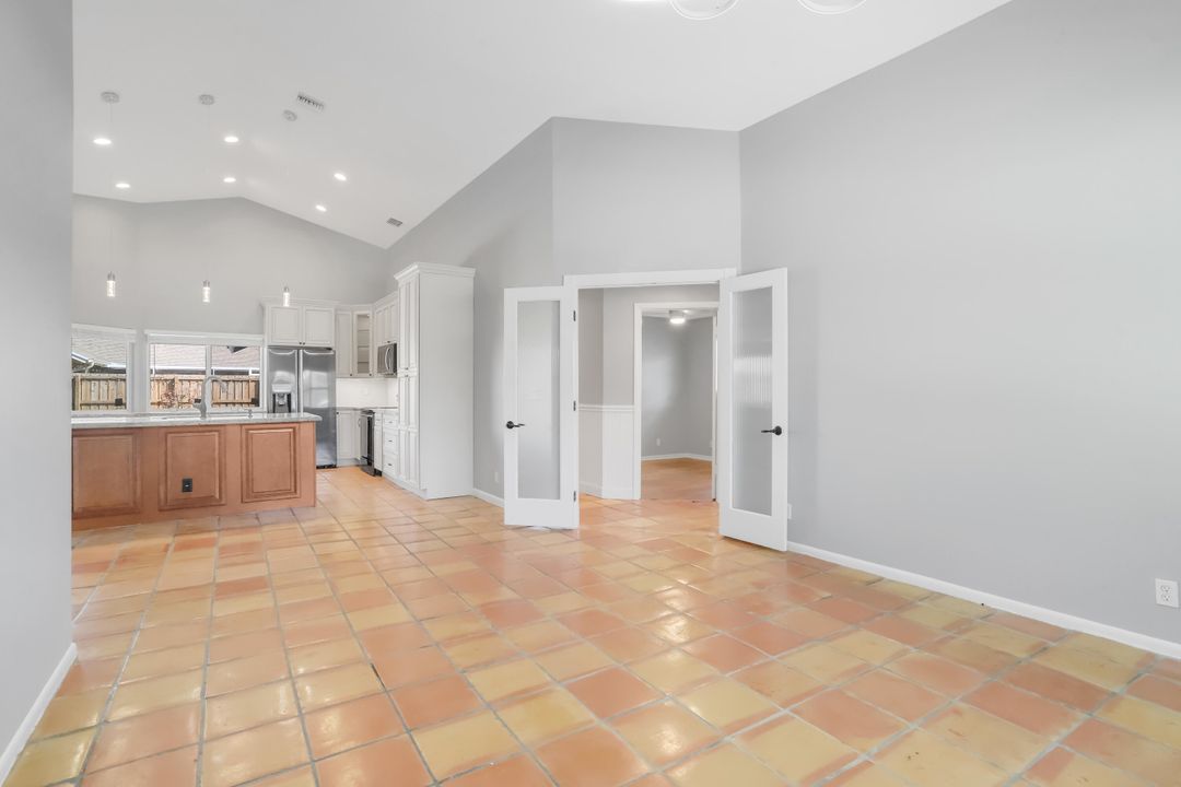 合同活跃: $4,250 (4 贝兹, 2 浴室, 1622 平方英尺)