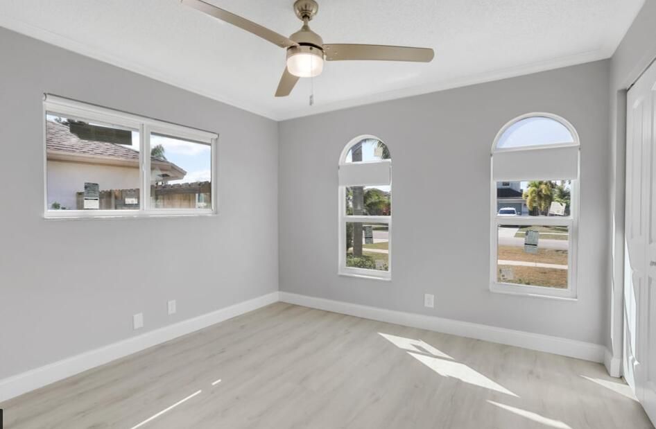 合同活跃: $4,250 (4 贝兹, 2 浴室, 1622 平方英尺)