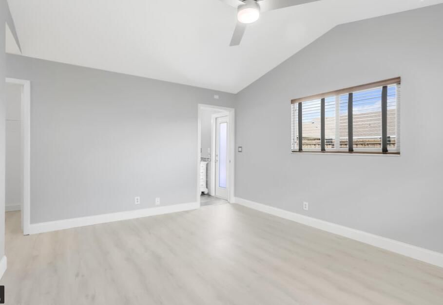 合同活跃: $4,250 (4 贝兹, 2 浴室, 1622 平方英尺)