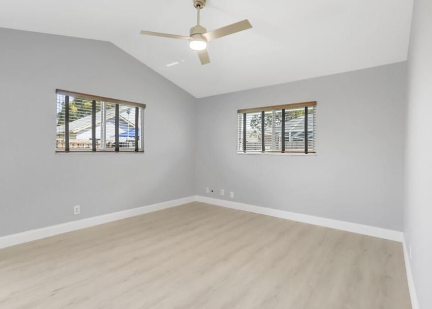 合同活跃: $4,250 (4 贝兹, 2 浴室, 1622 平方英尺)