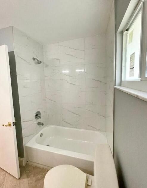 合同活跃: $4,250 (4 贝兹, 2 浴室, 1622 平方英尺)