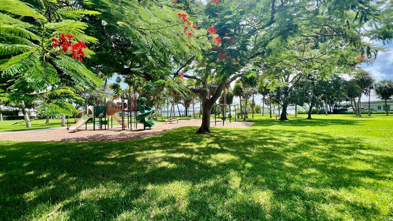 Под контрактом: $690,000 (0 спален, 0 ванн, 1 Квадратных фут)