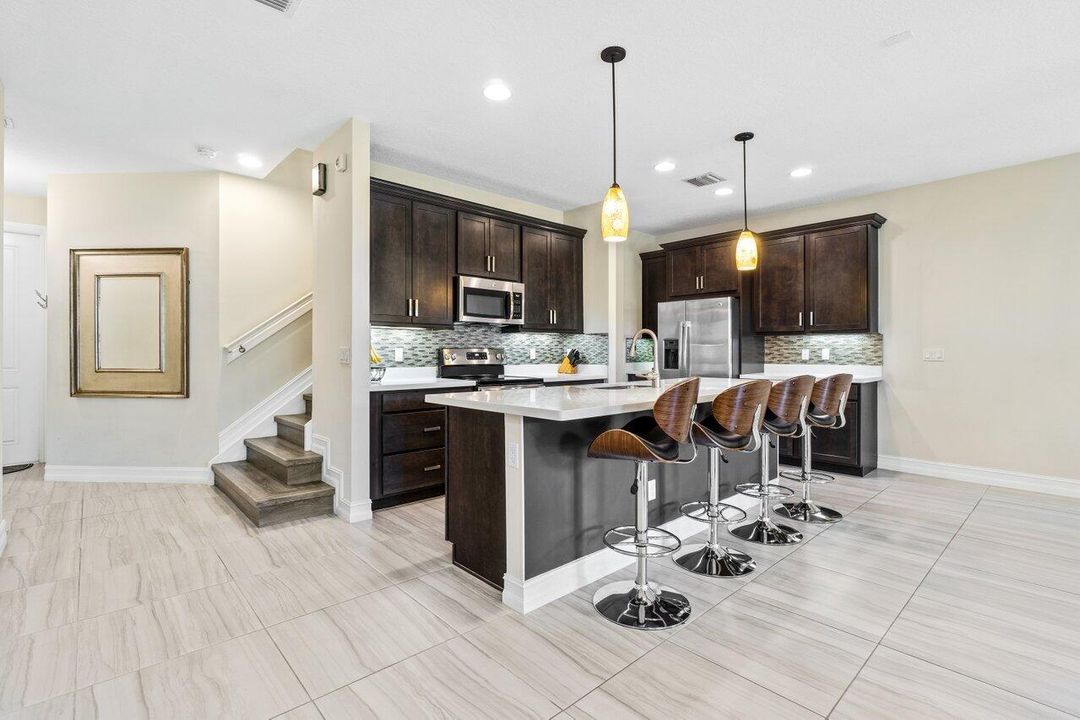 En Venta: $525,000 (3 camas, 2 baños, 2222 Pies cuadrados)