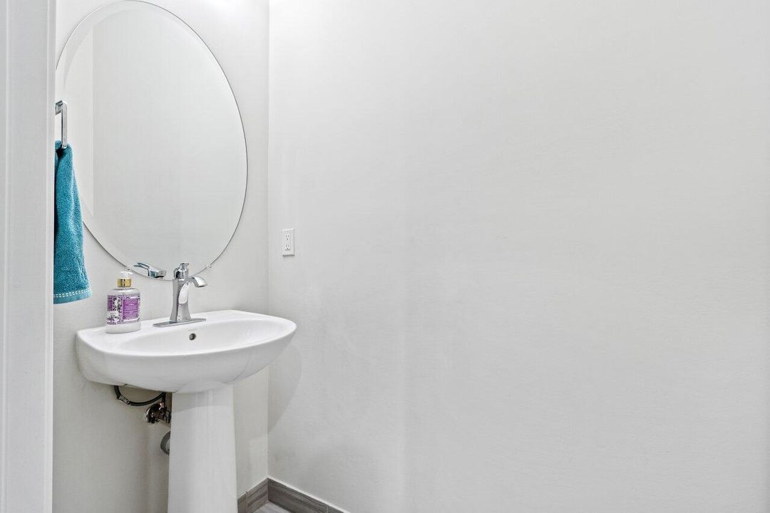 En Venta: $525,000 (3 camas, 2 baños, 2222 Pies cuadrados)