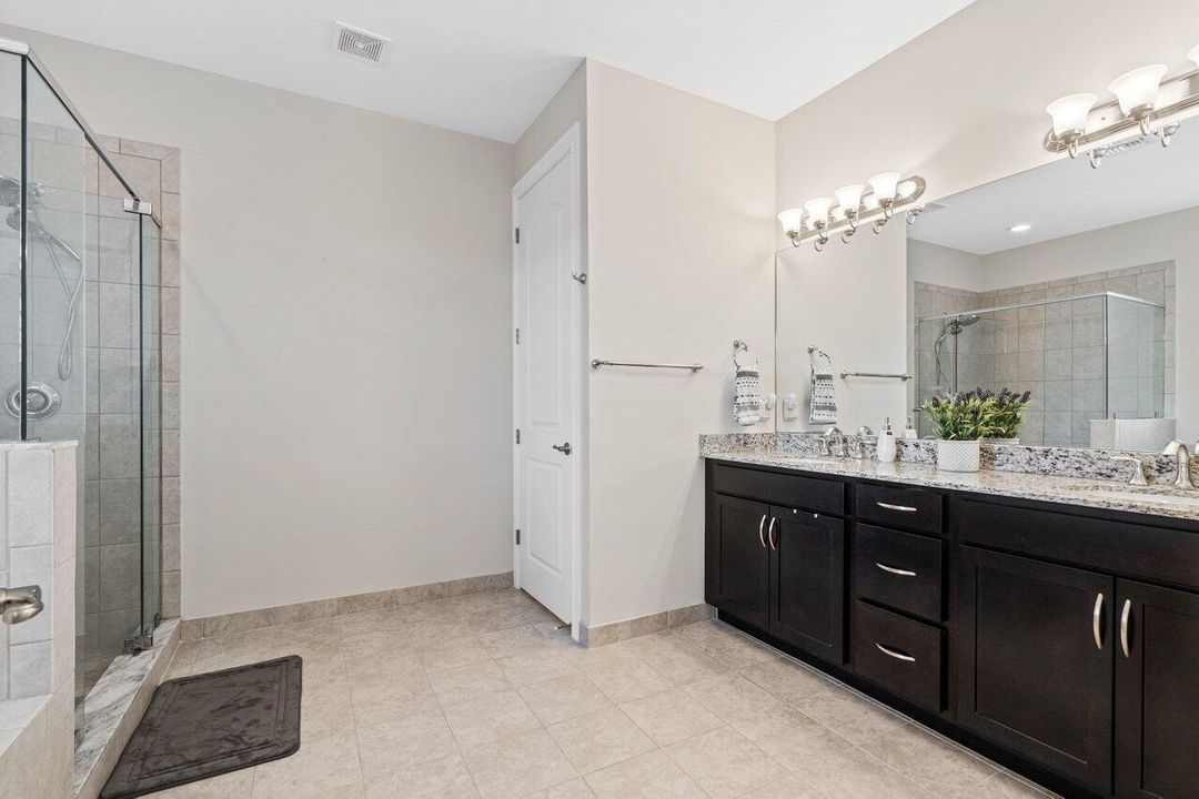 En Venta: $525,000 (3 camas, 2 baños, 2222 Pies cuadrados)