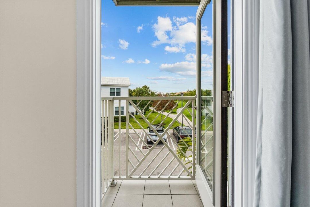 En Venta: $525,000 (3 camas, 2 baños, 2222 Pies cuadrados)