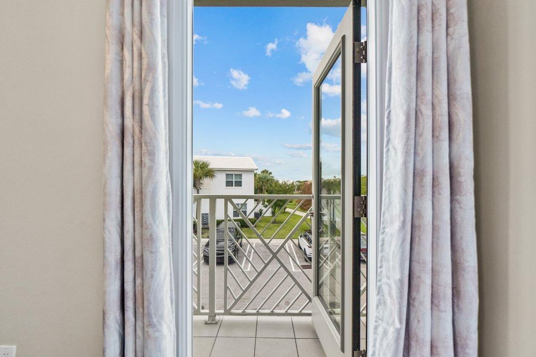 En Venta: $525,000 (3 camas, 2 baños, 2222 Pies cuadrados)