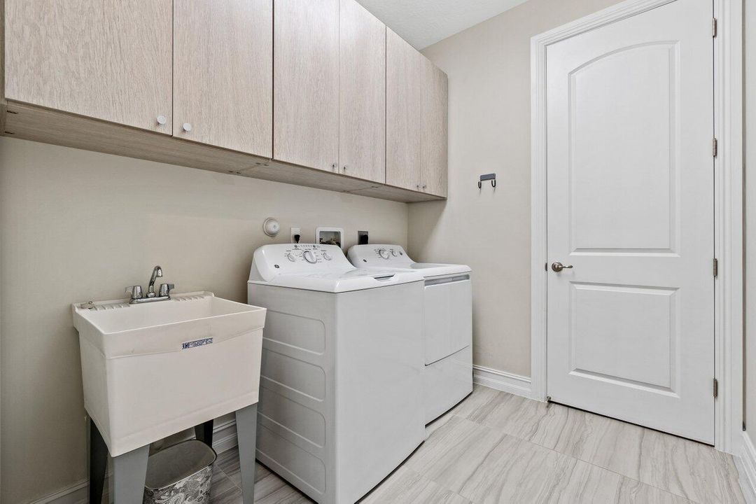 En Venta: $525,000 (3 camas, 2 baños, 2222 Pies cuadrados)