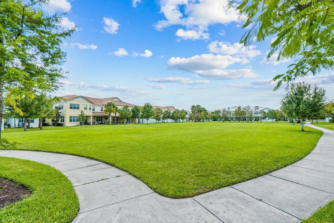 En Venta: $525,000 (3 camas, 2 baños, 2222 Pies cuadrados)