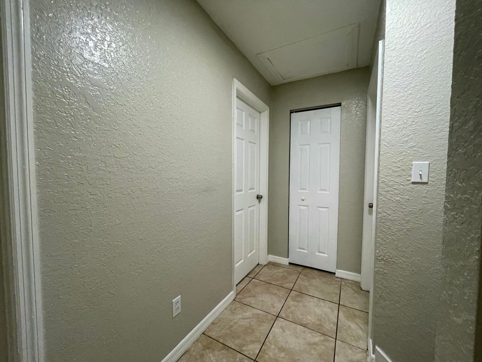 出租: $1,900 (4 贝兹, 2 浴室, 2700 平方英尺)