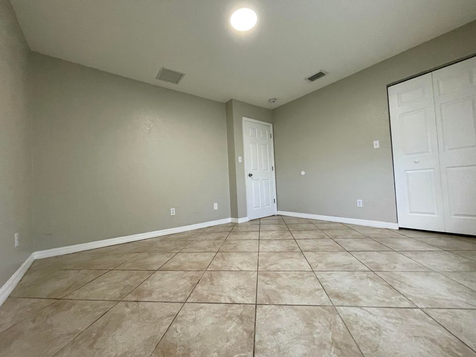 出租: $1,900 (4 贝兹, 2 浴室, 2700 平方英尺)