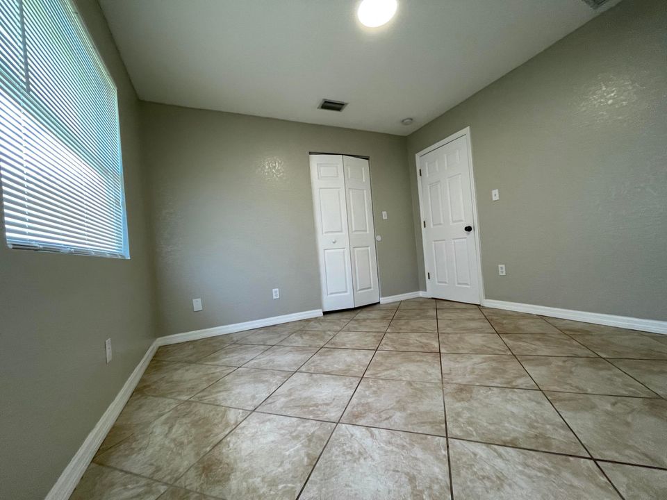 出租: $1,900 (4 贝兹, 2 浴室, 2700 平方英尺)