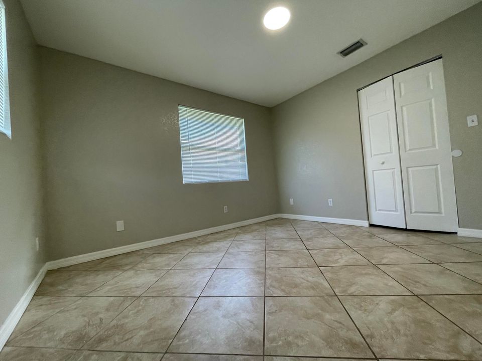 出租: $1,900 (4 贝兹, 2 浴室, 2700 平方英尺)