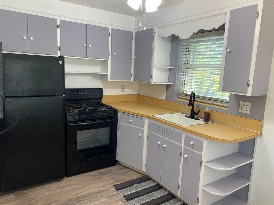 Под контрактом: $690,000 (0 спален, 0 ванн, 1 Квадратных фут)