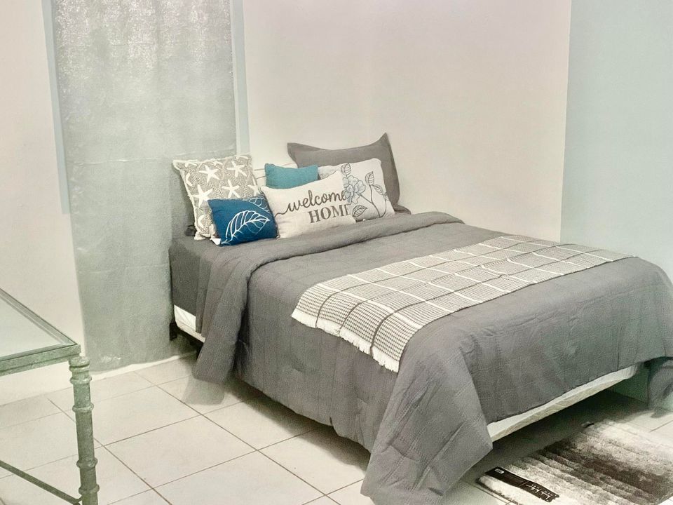 Под контрактом: $690,000 (0 спален, 0 ванн, 1 Квадратных фут)