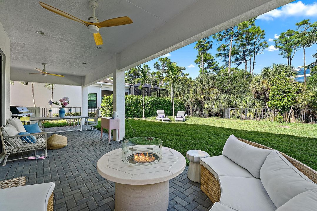 Под контрактом: $1,675,000 (4 спален, 3 ванн, 3600 Квадратных фут)