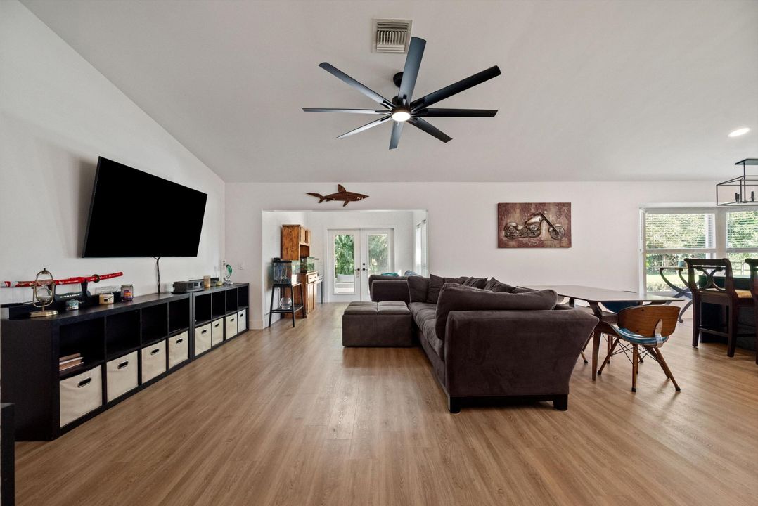 En Venta: $930,000 (3 camas, 2 baños, 1484 Pies cuadrados)