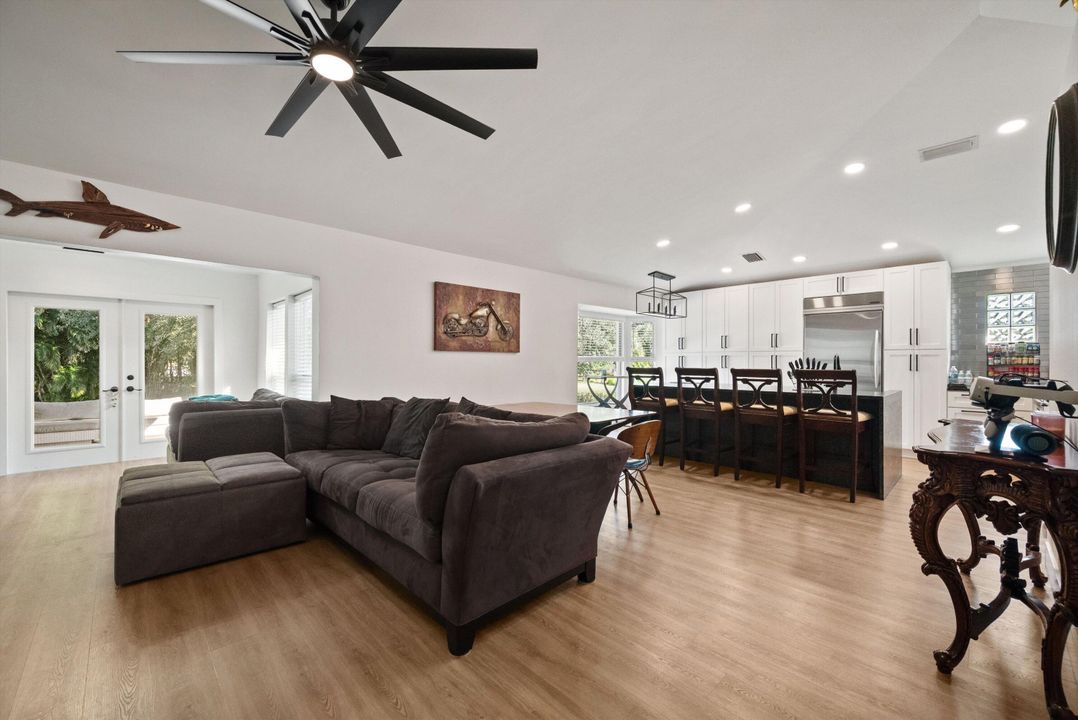 En Venta: $930,000 (3 camas, 2 baños, 1484 Pies cuadrados)