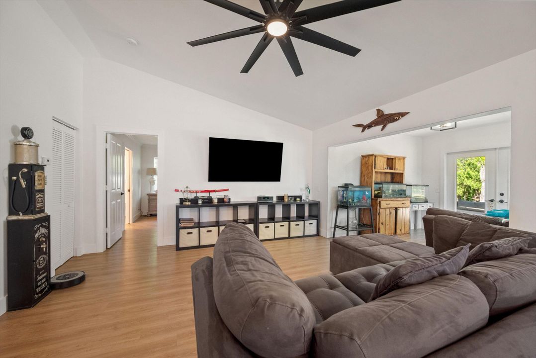 En Venta: $930,000 (3 camas, 2 baños, 1484 Pies cuadrados)