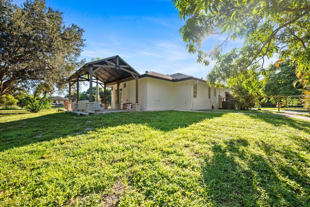 En Venta: $930,000 (3 camas, 2 baños, 1484 Pies cuadrados)