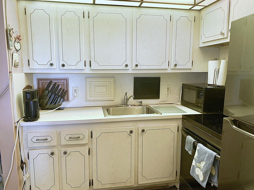 待售: $71,900 (1 贝兹, 1 浴室, 700 平方英尺)