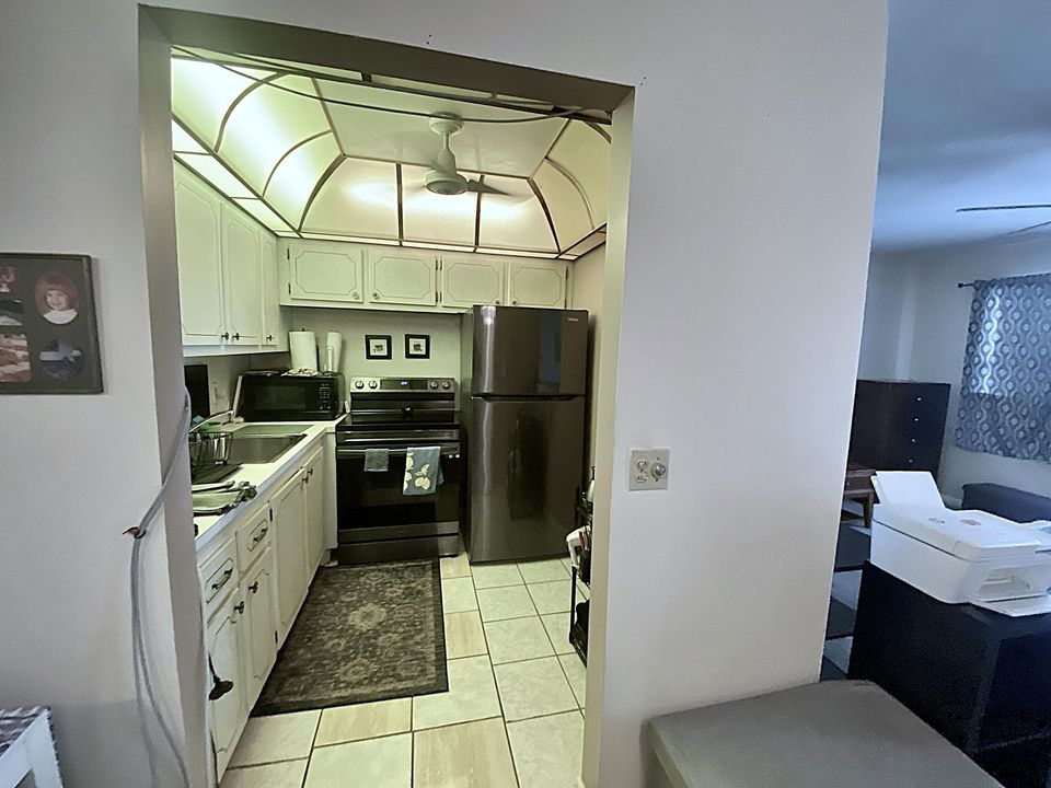 待售: $71,900 (1 贝兹, 1 浴室, 700 平方英尺)