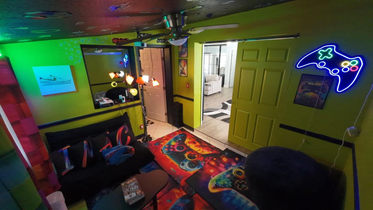 待售: $499,999 (3 贝兹, 2 浴室, 1104 平方英尺)