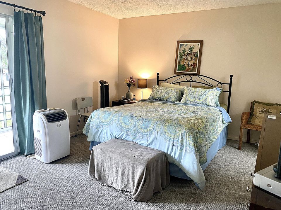 待售: $71,900 (1 贝兹, 1 浴室, 700 平方英尺)