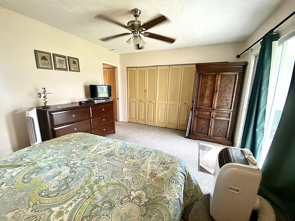 待售: $71,900 (1 贝兹, 1 浴室, 700 平方英尺)