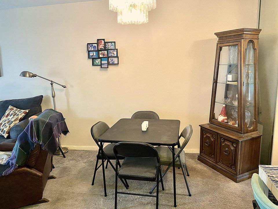 待售: $71,900 (1 贝兹, 1 浴室, 700 平方英尺)