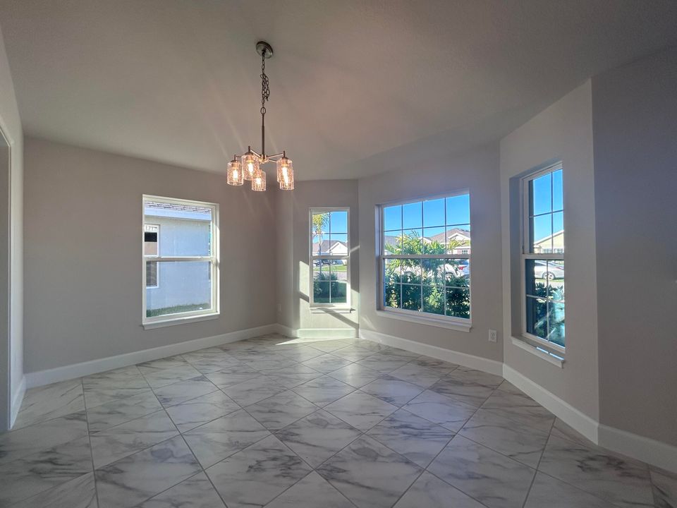 Active With Contract: $347,612 (3 beds, 2 baths, 1780 Square Feet)