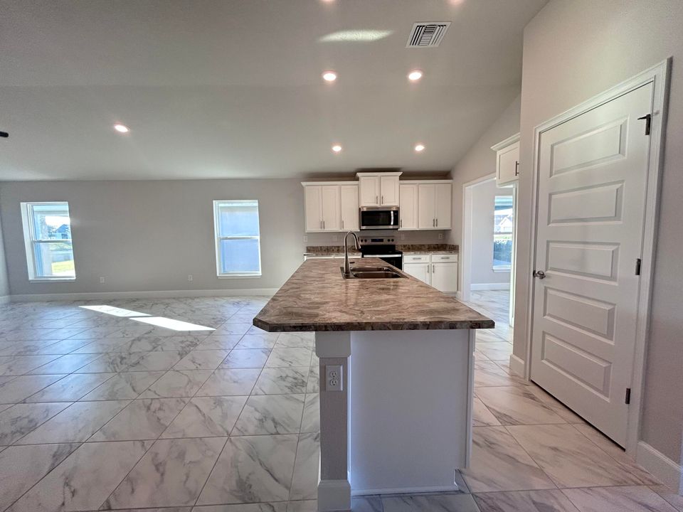 Active With Contract: $347,612 (3 beds, 2 baths, 1780 Square Feet)