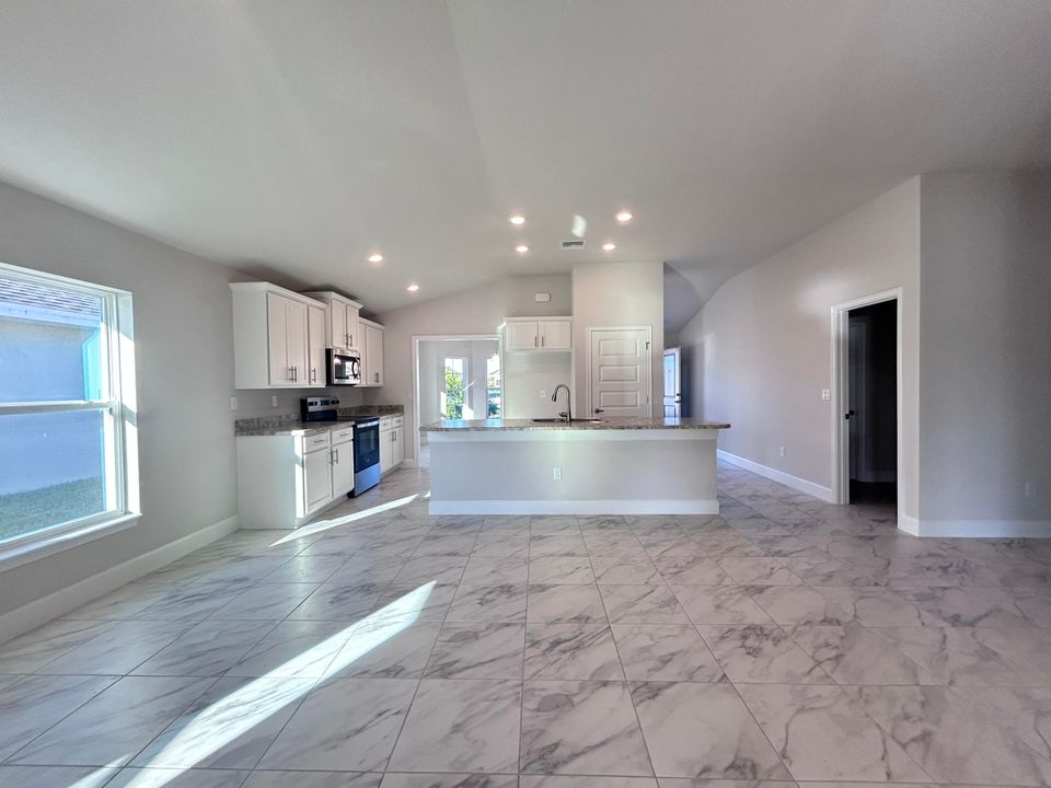 Active With Contract: $347,612 (3 beds, 2 baths, 1780 Square Feet)