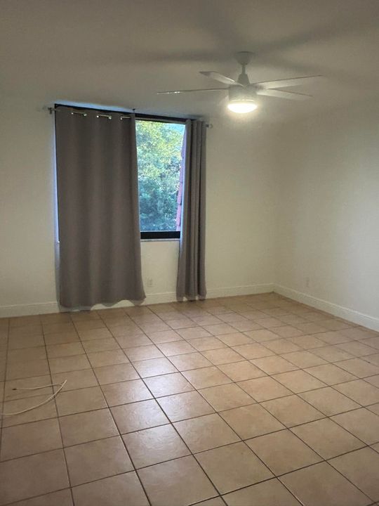 Active With Contract: $2,200 (2 beds, 2 baths, 1218 Square Feet)