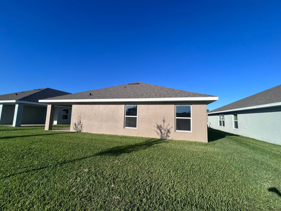 Active With Contract: $347,612 (3 beds, 2 baths, 1780 Square Feet)