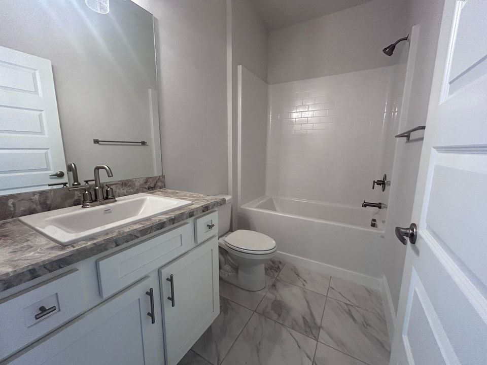 Active With Contract: $347,612 (3 beds, 2 baths, 1780 Square Feet)