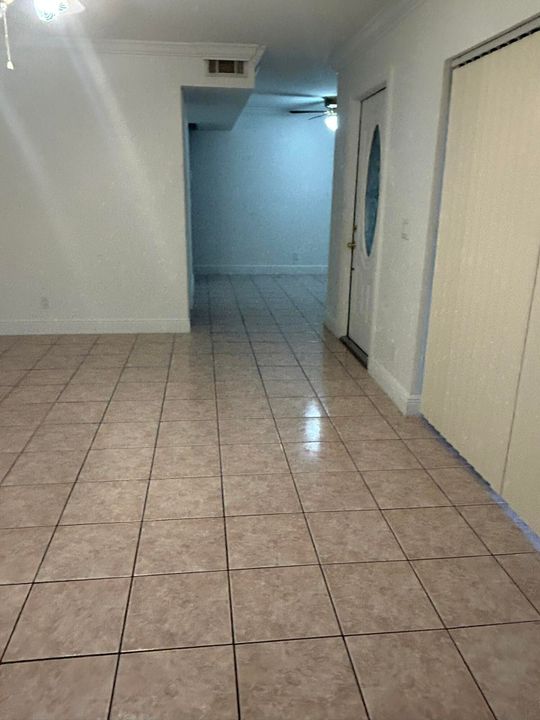 Active With Contract: $2,200 (2 beds, 2 baths, 1218 Square Feet)