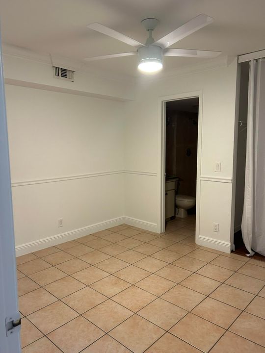 Active With Contract: $2,200 (2 beds, 2 baths, 1218 Square Feet)