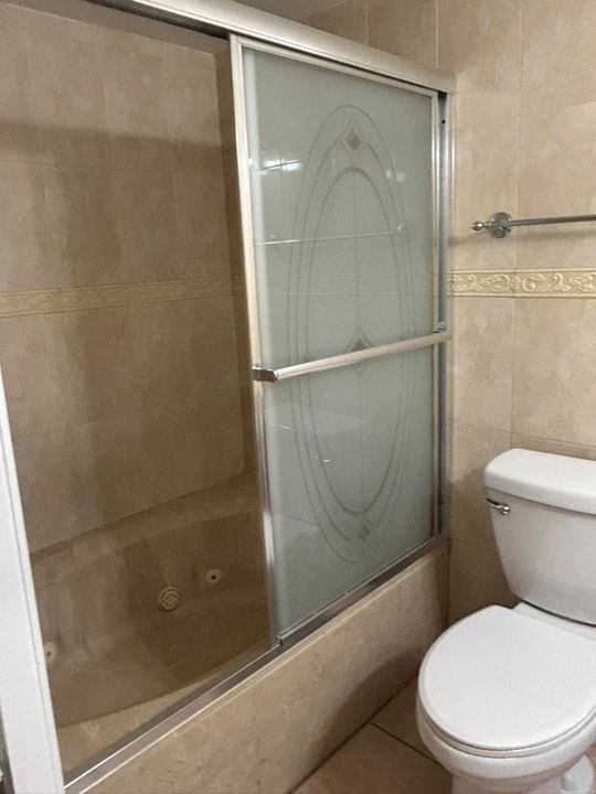 Active With Contract: $2,200 (2 beds, 2 baths, 1218 Square Feet)