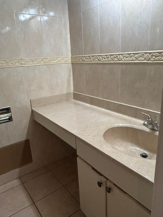 Active With Contract: $2,200 (2 beds, 2 baths, 1218 Square Feet)