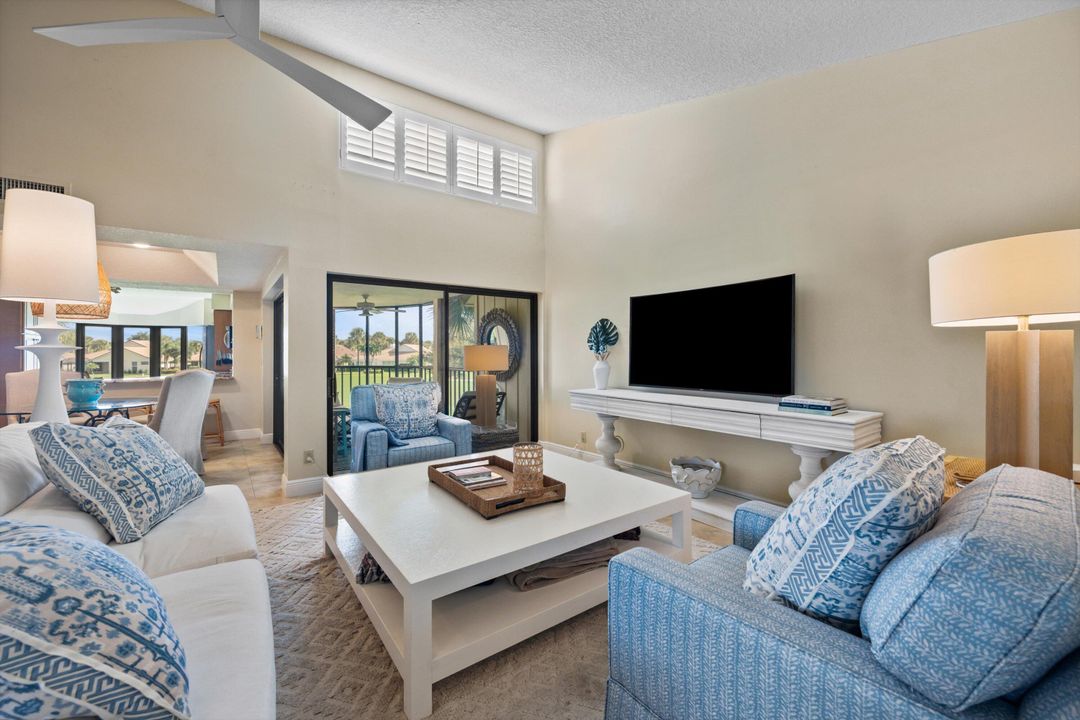 合同活跃: $9,000 (2 贝兹, 2 浴室, 1818 平方英尺)