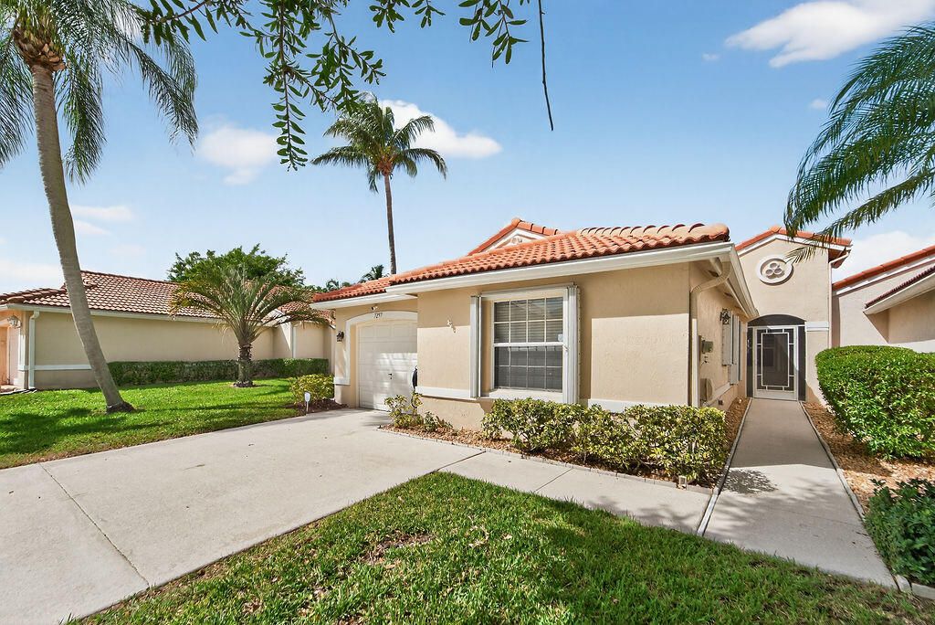 Недавно продано: $440,000 (3 спален, 2 ванн, 1386 Квадратных фут)