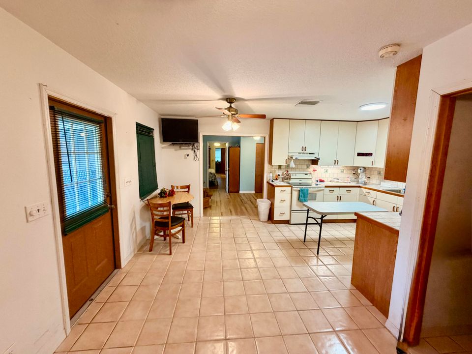 For Sale: $675,000 (4 beds, 3 baths, 2827 Square Feet)