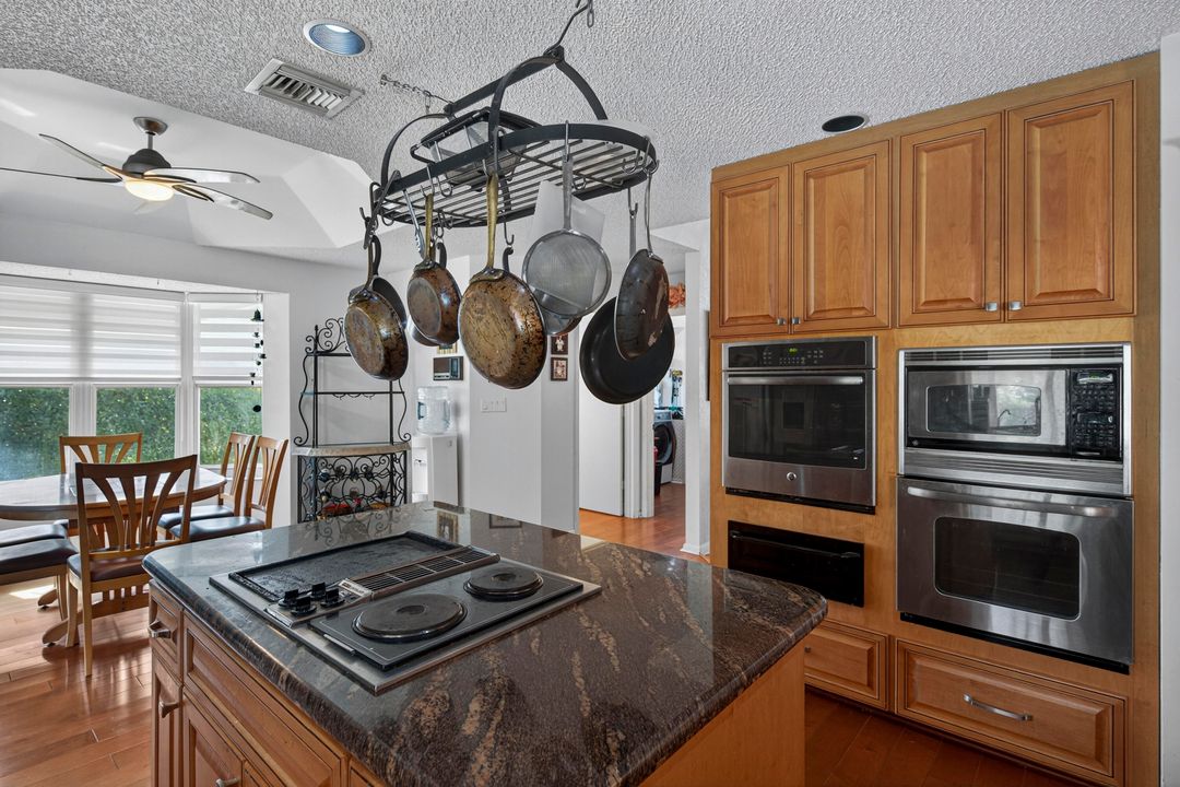 На продажу: $1,299,000 (4 спален, 2 ванн, 2747 Квадратных фут)