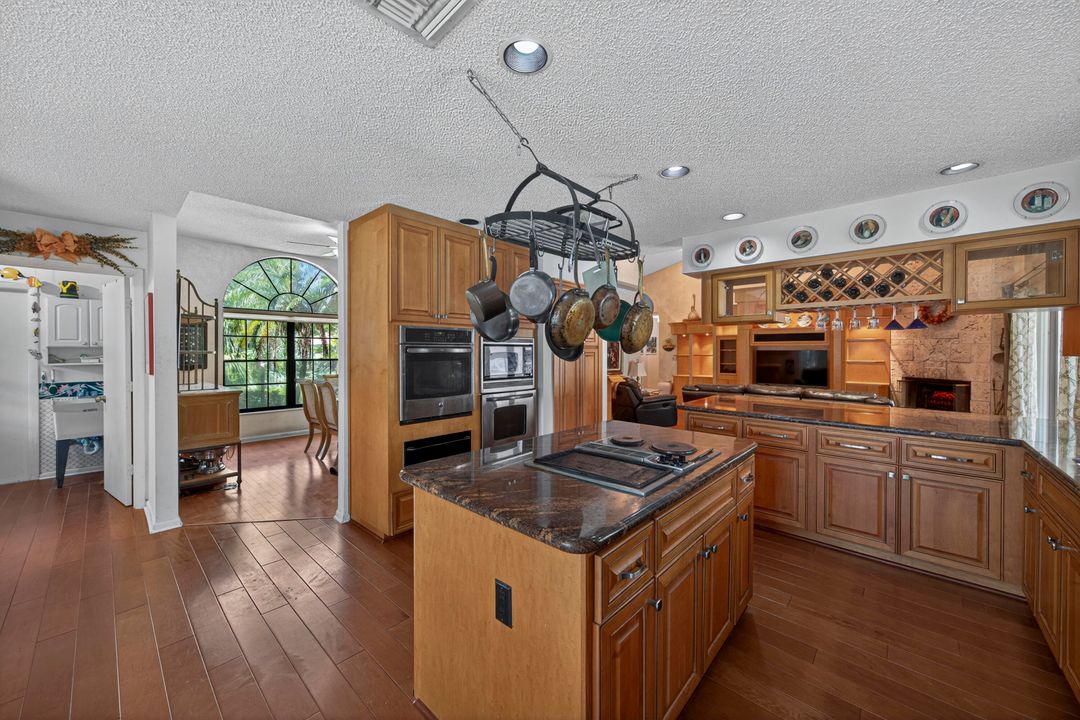 На продажу: $1,299,000 (4 спален, 2 ванн, 2747 Квадратных фут)